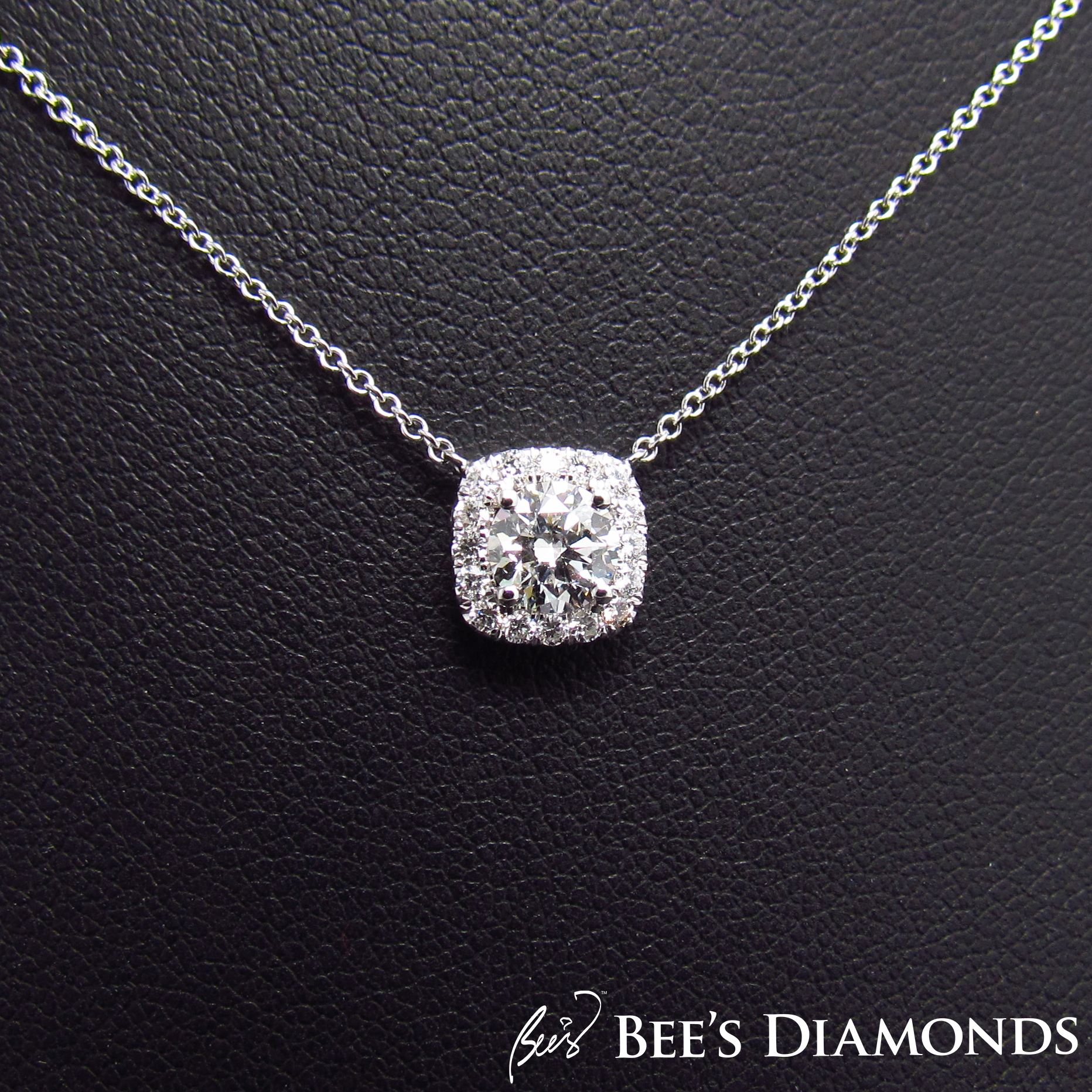 Round diamond square halo, pendant 18K white gold chain