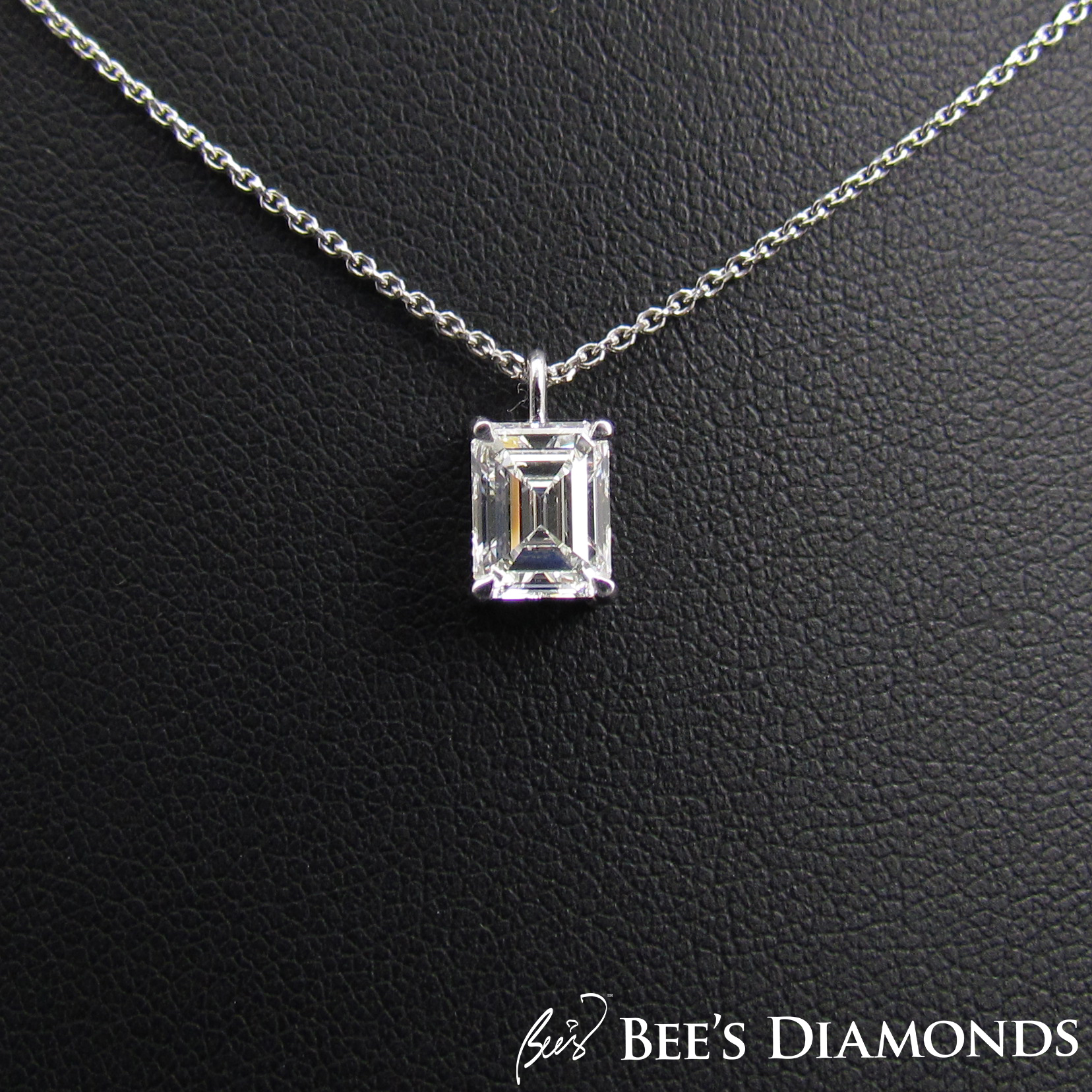 Emerald cut diamond solitaire pendant | Bee's Diamonds