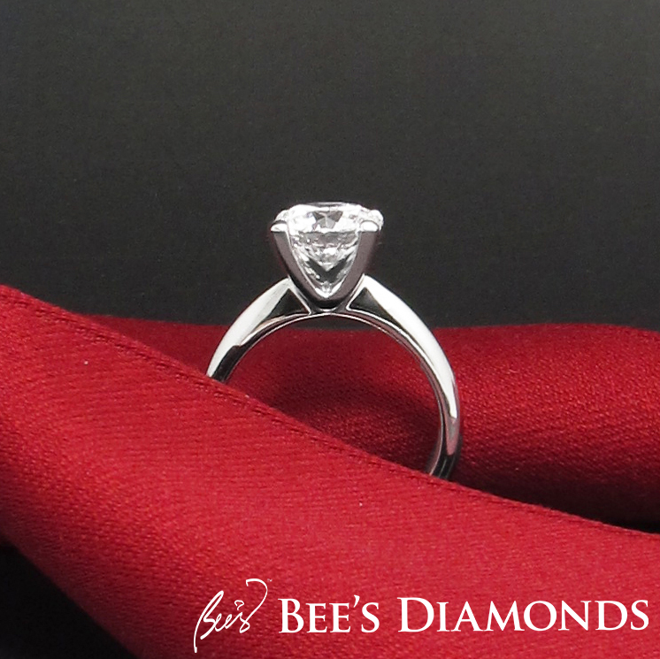 V-shaped diamond engagement ring | Clear cross sectional view